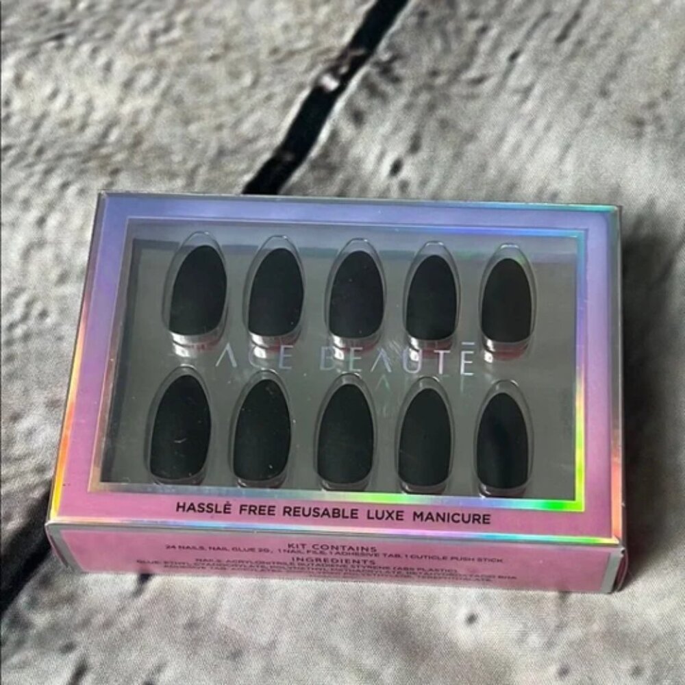 Ace Beaute Black Press-On Nails